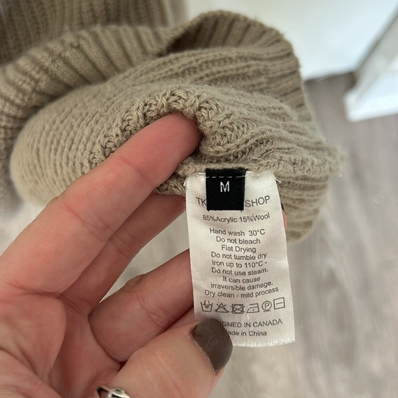 TKEQ knit sweater - Picture 5 of 5